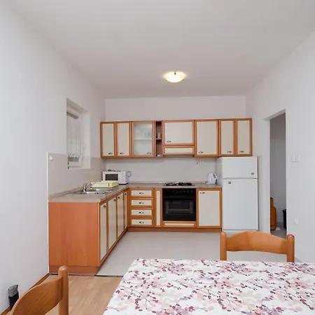 Ruza-rajska Apartamento Lopar